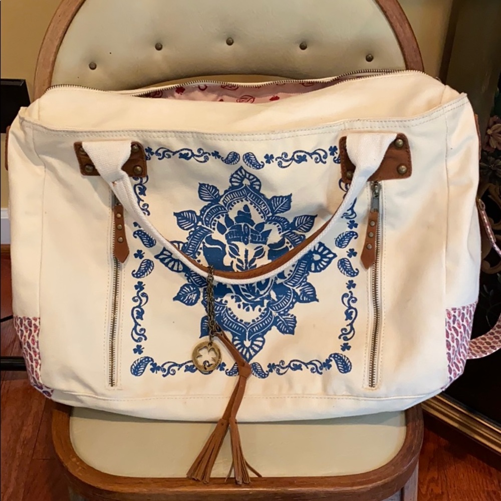 Lucky Brand Large Purse/Overnight Bag! ❣️❣️❣️